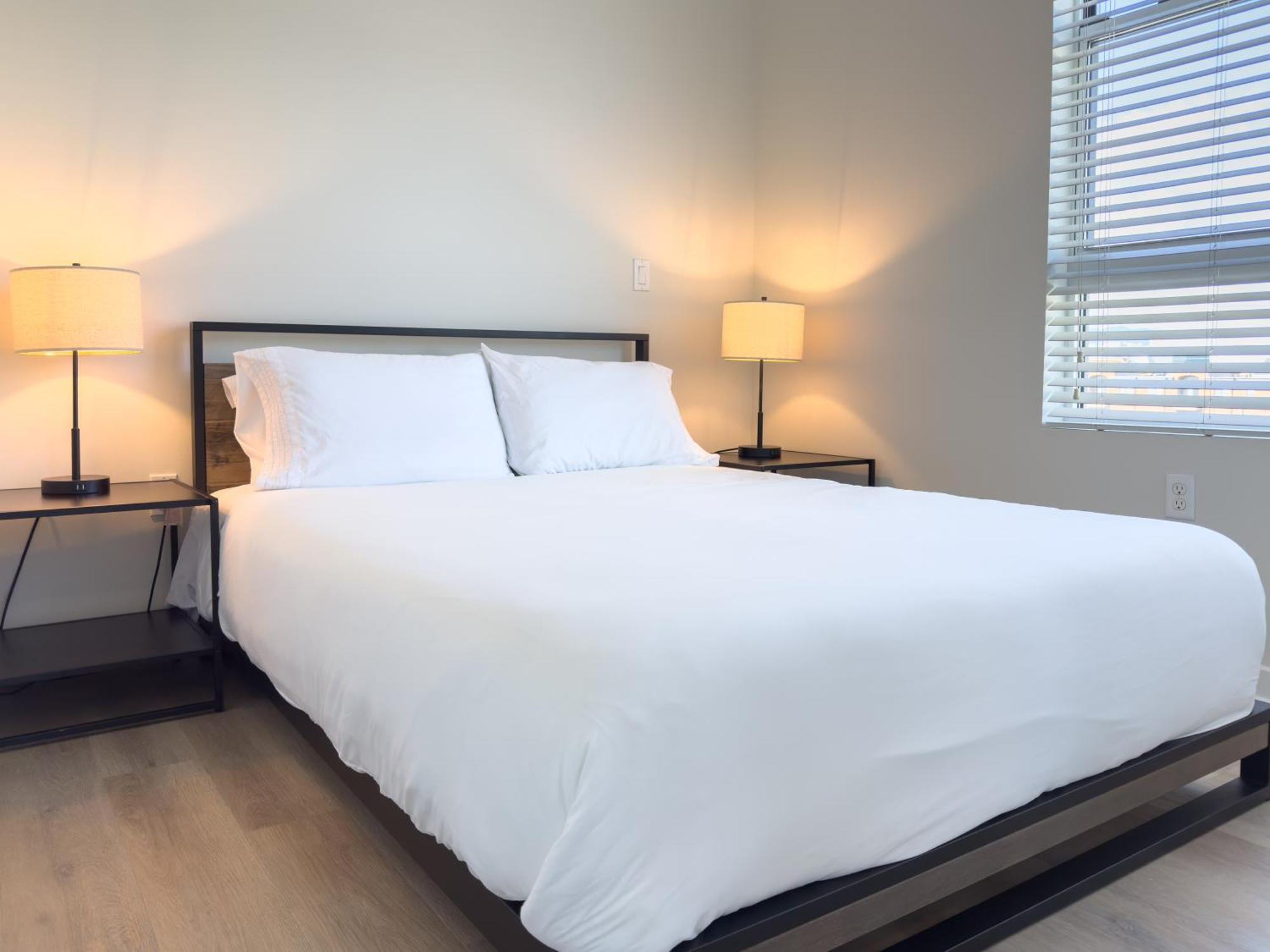 - 5 Min Walk To Crypto Arena And Convention Center Apartment *